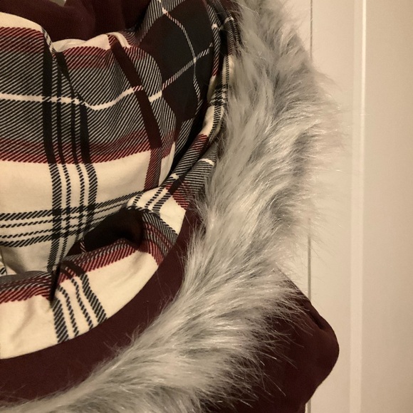 Burgundy Quilted Vest with Faux Fur Hood - Picture 9 of 10